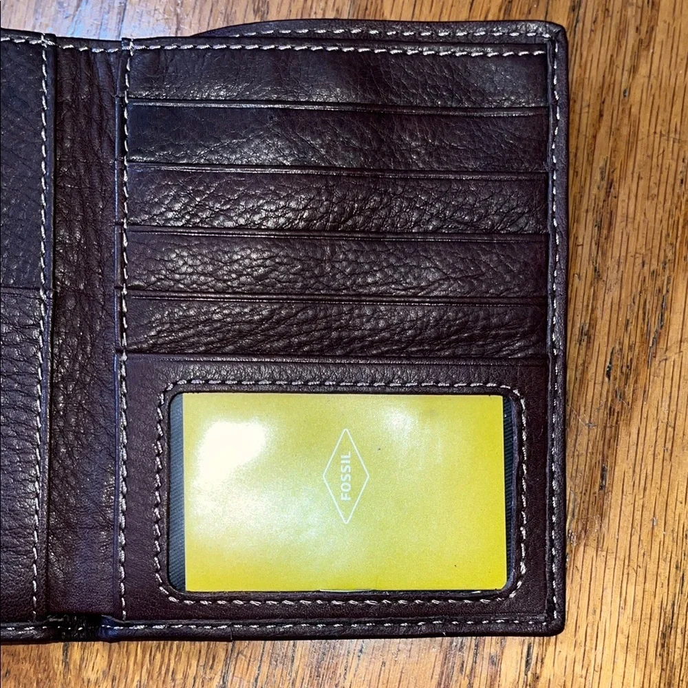 NWT Fossil Lufkin Dark Brown Soft Leather Passport Card Holder Wallet - Picture 10 of 16